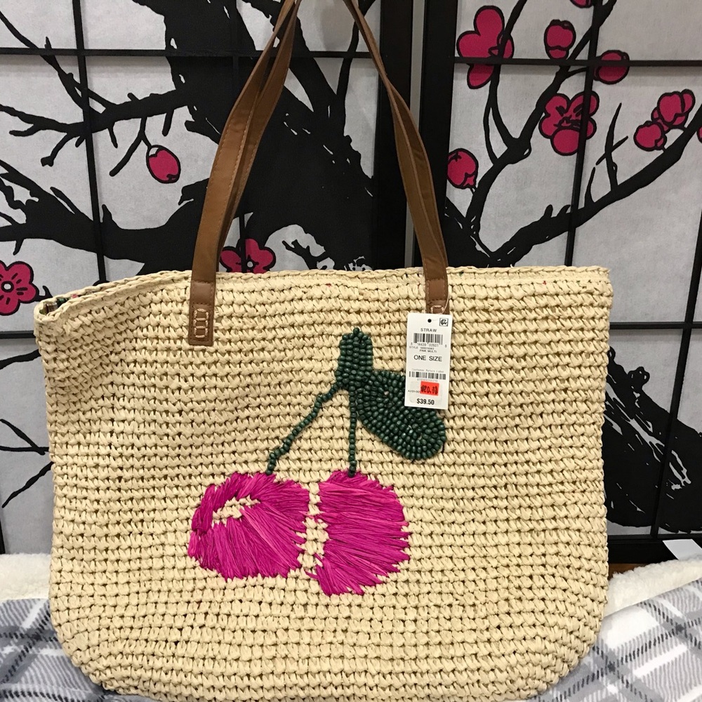 Inc pink tulip straw beach bag.(MV)